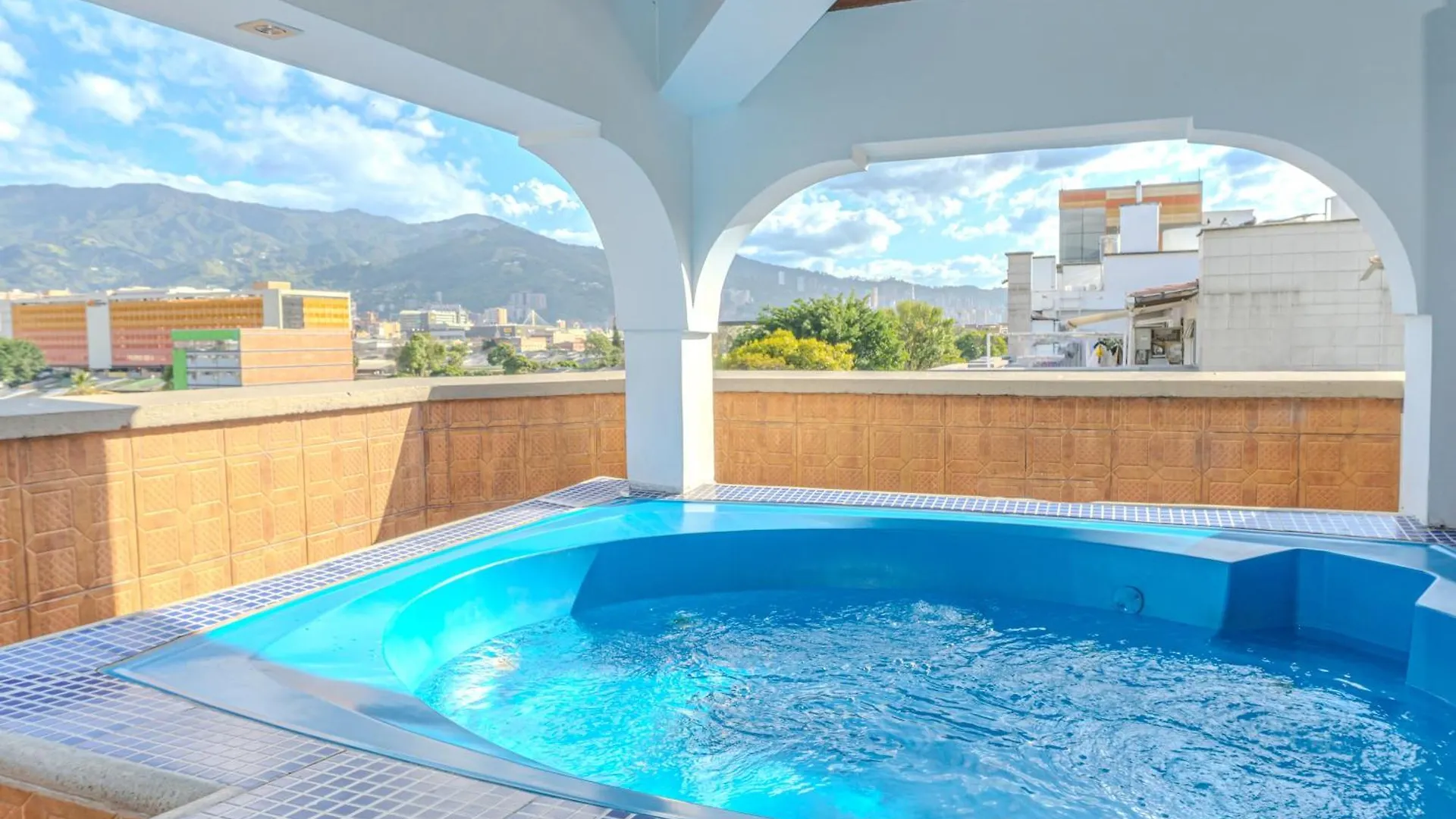 Hotel Alcaravan Medellin Colombia