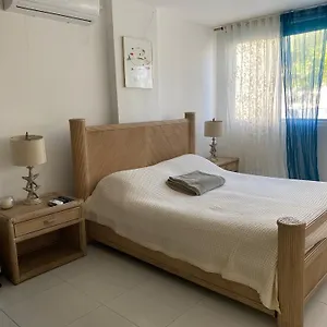 Apartamento Walking Distance To The Beach, Restaurants, And Shops