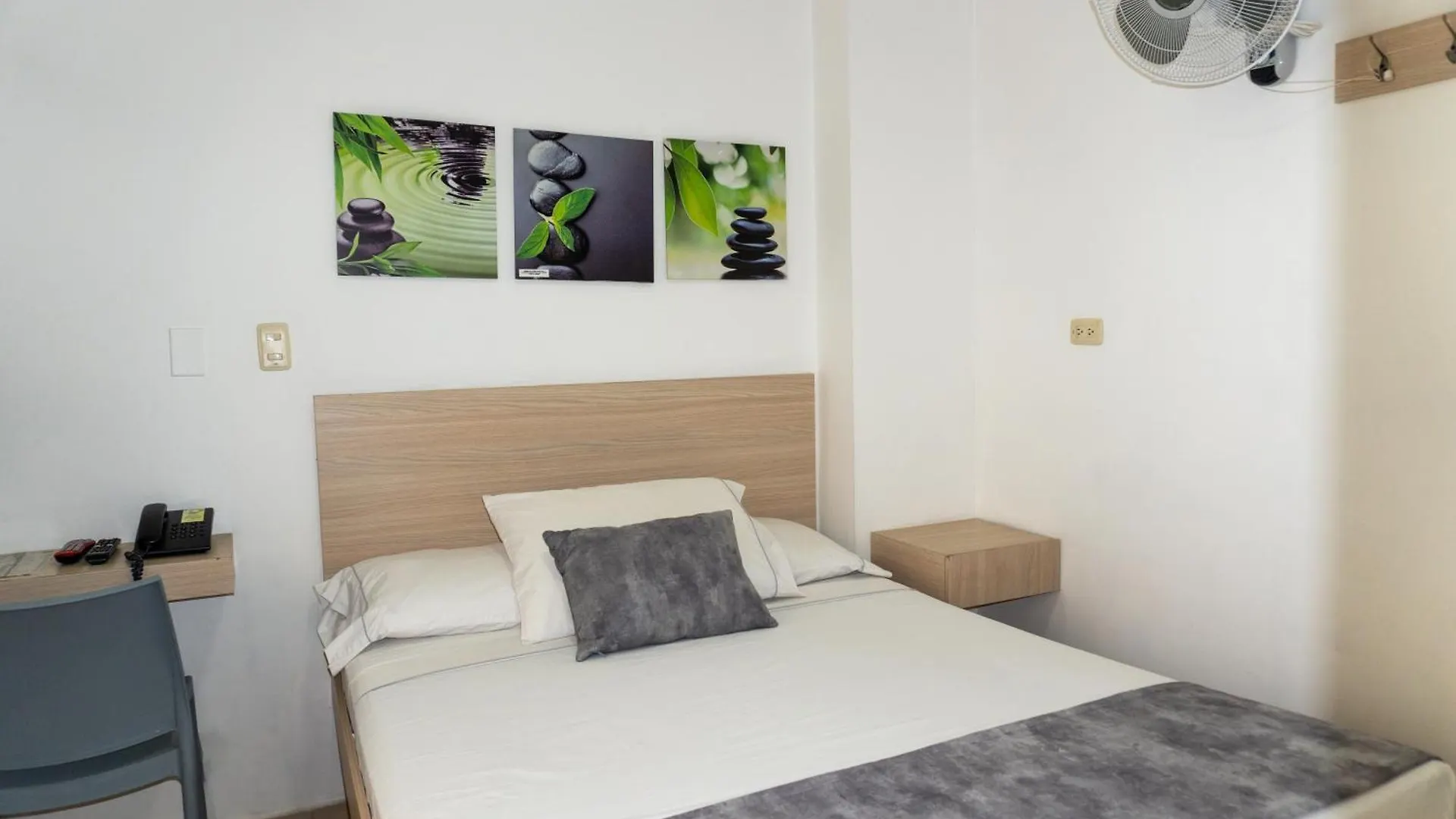 ***  Hotel Alcaravan Medellín Colombie