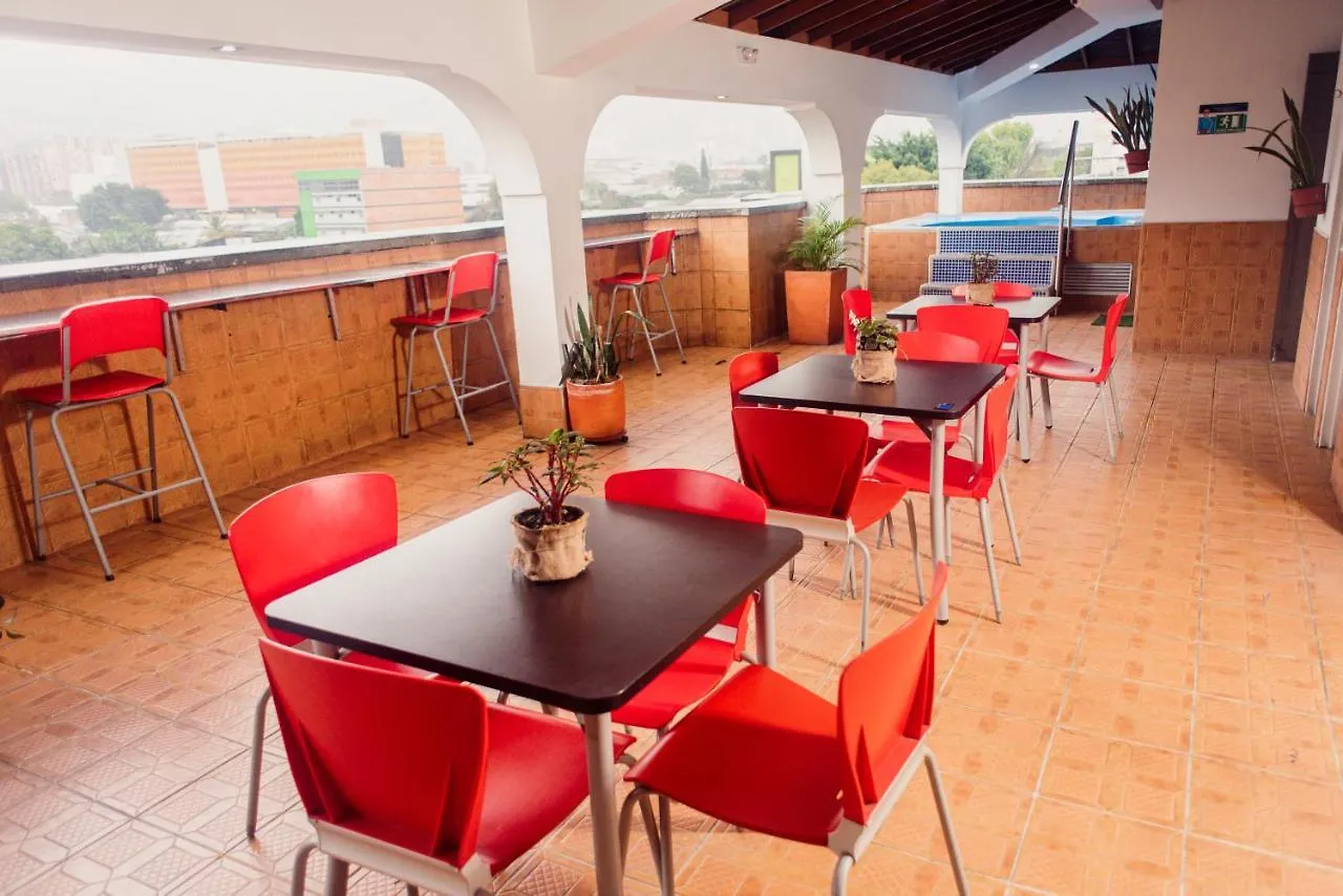 Hotel Alcaravan Medellín 3*,