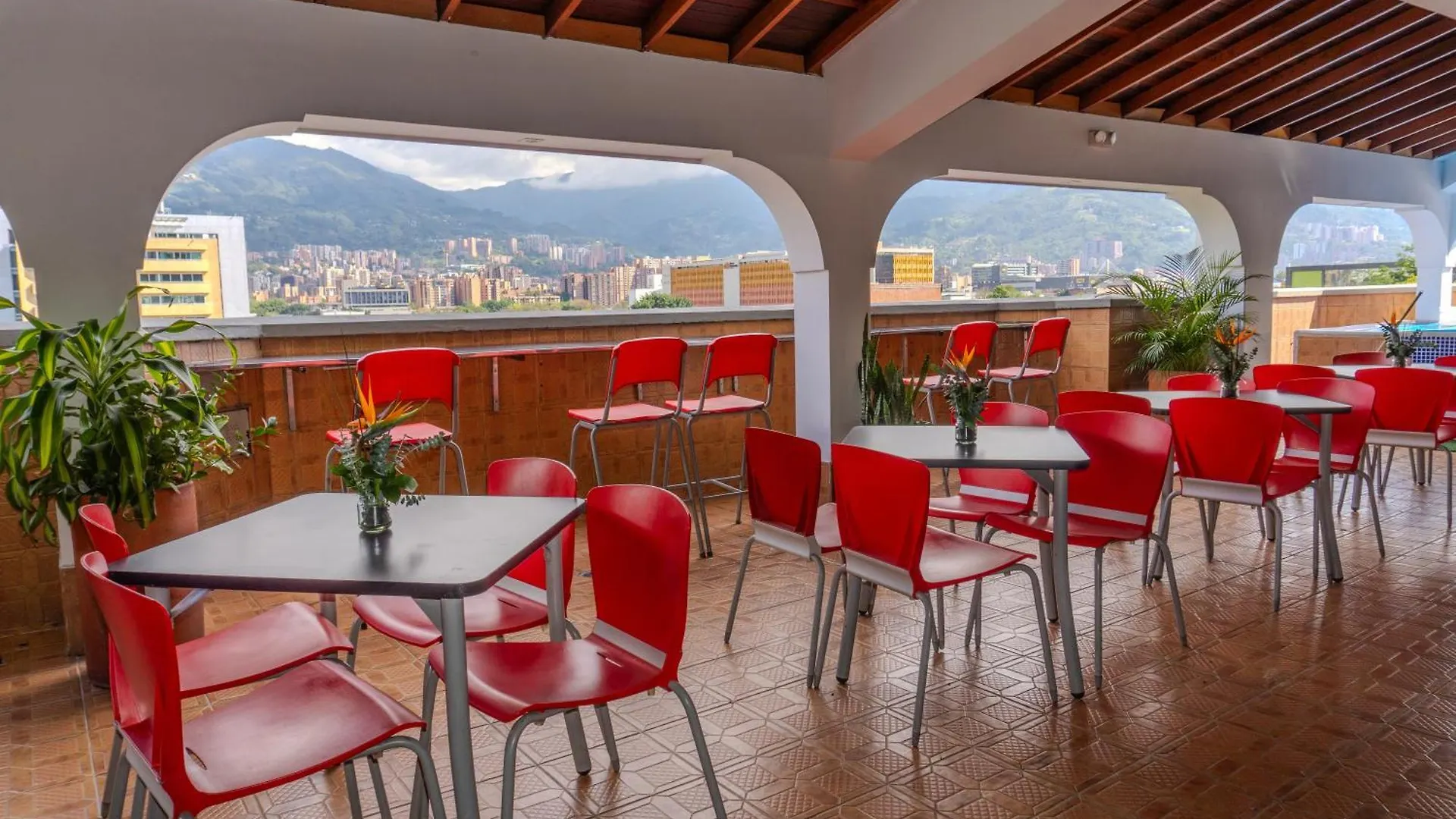 Hotel Alcaravan Medellín 3*,