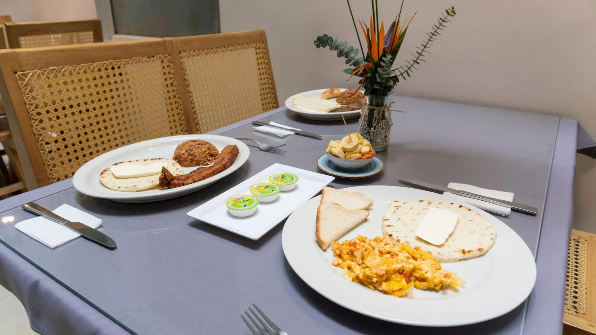 Hotel Alcaravan Medellín