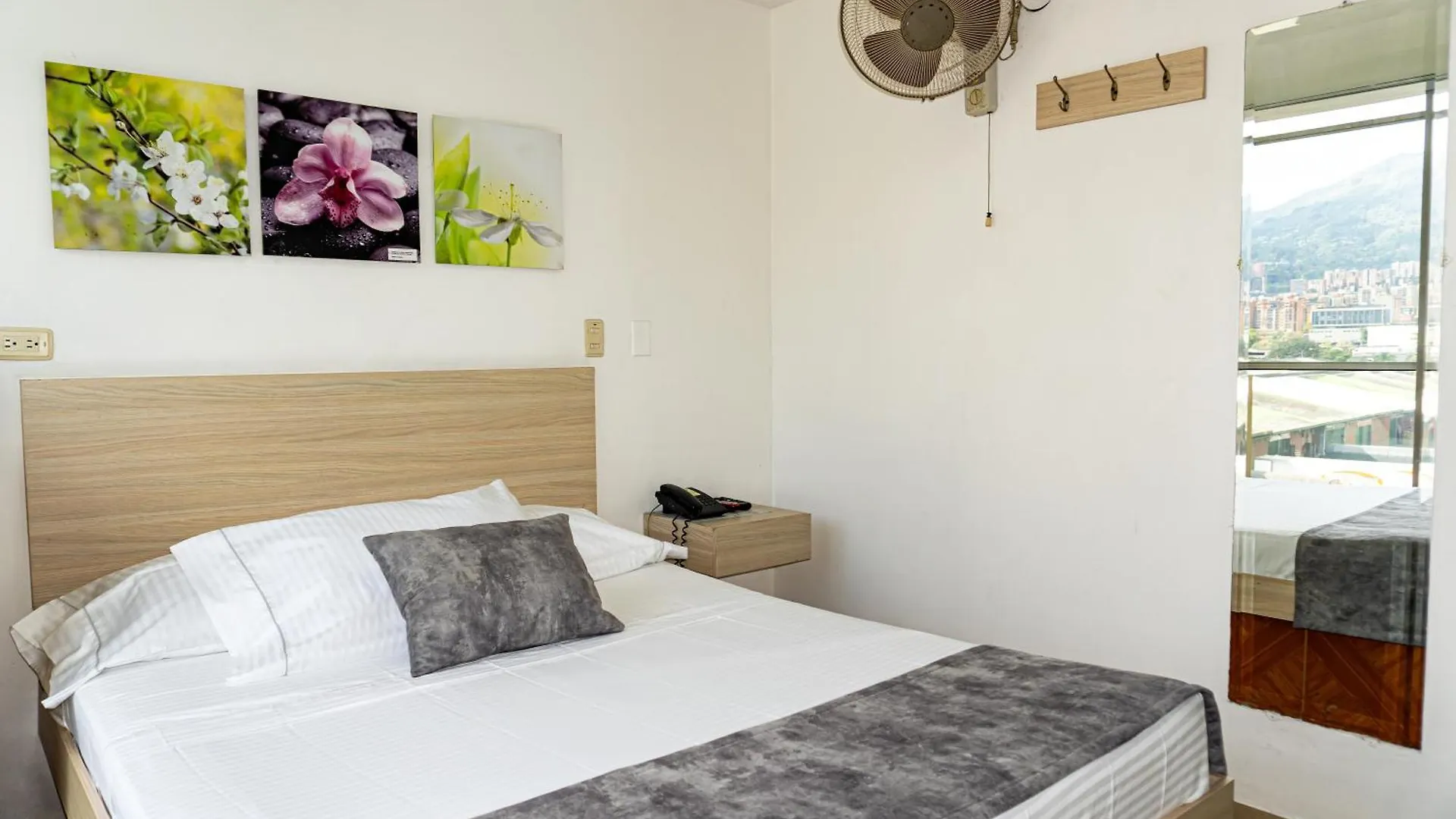 ***  Hotel Alcaravan Medellín Colombia