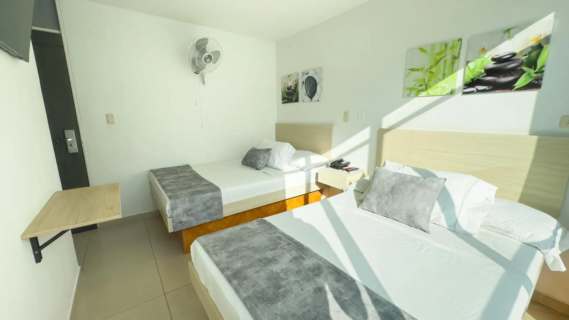 Hotel Alcaravan Medellín 3*,  Colombia