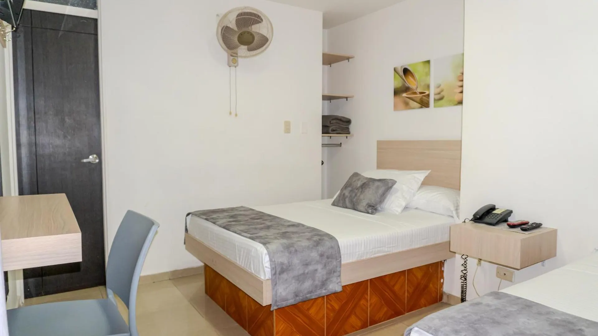 Hotel Alcaravan Medellín 3*,