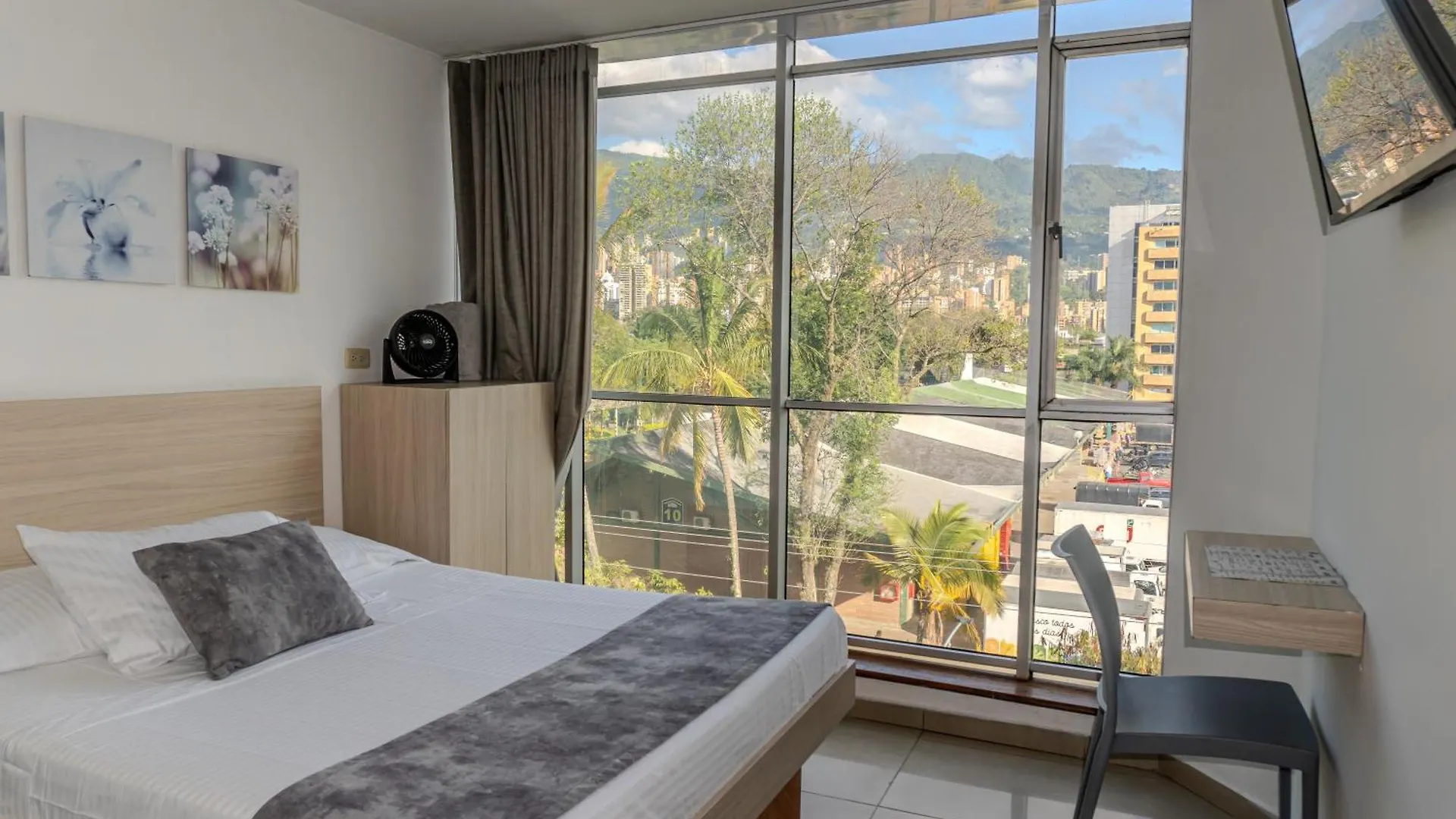 ***  Hotel Alcaravan Medellín Colombia