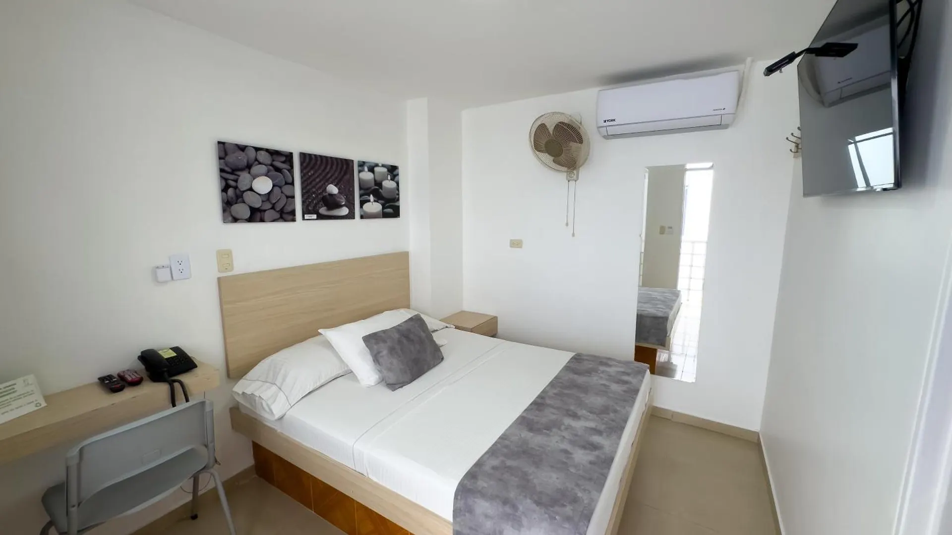Hotel Alcaravan Medellín
